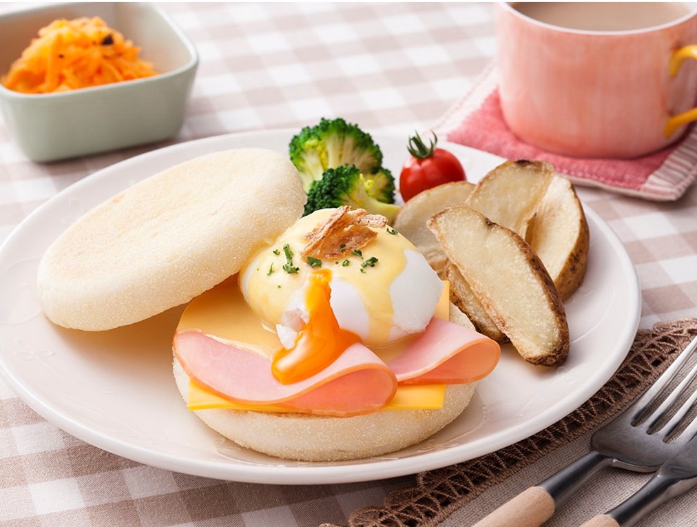 朝フレロースハム　エッグベネディクト